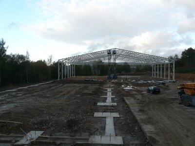 Železobetonové patky pro sloupy a základové pásy