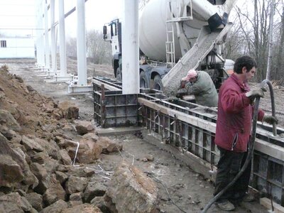 Železobetonové patky pro sloupy a základové pásy