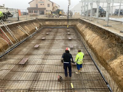 Základová deska pro technologickou jámu s ocelovými patlemi 