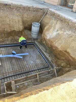 Základová deska pro násypky s čerpací jámou