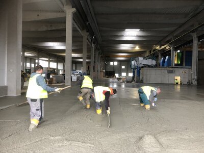 Železobetonové kryty  v hale