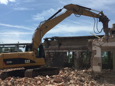 Demolice starého areálu