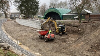 Výkop základové drážky v místě nájezdu
