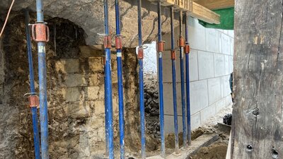 Nový opěrný pilíř mostu - demolice starého