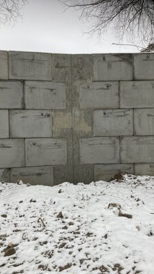 Spoj opěrných zdí