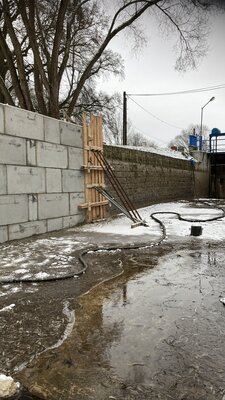 Spoj opěrných zdí